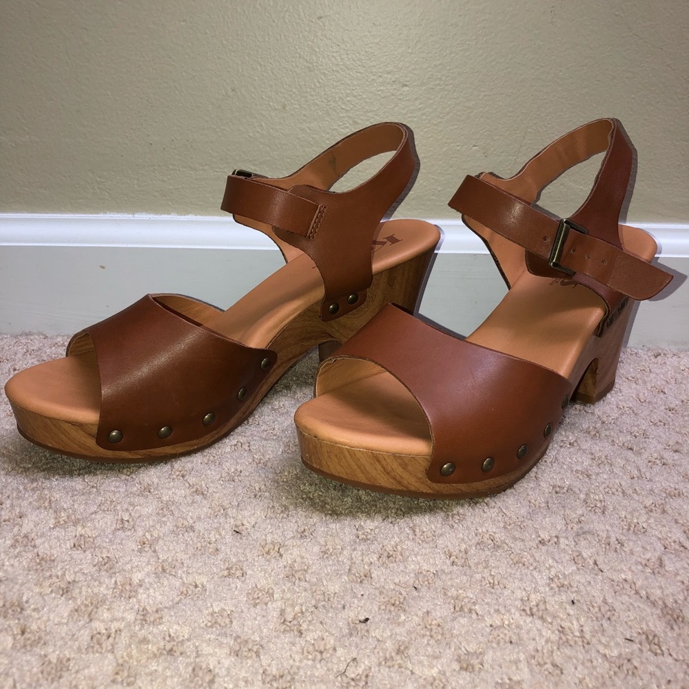 Corky’s low wedge sandals